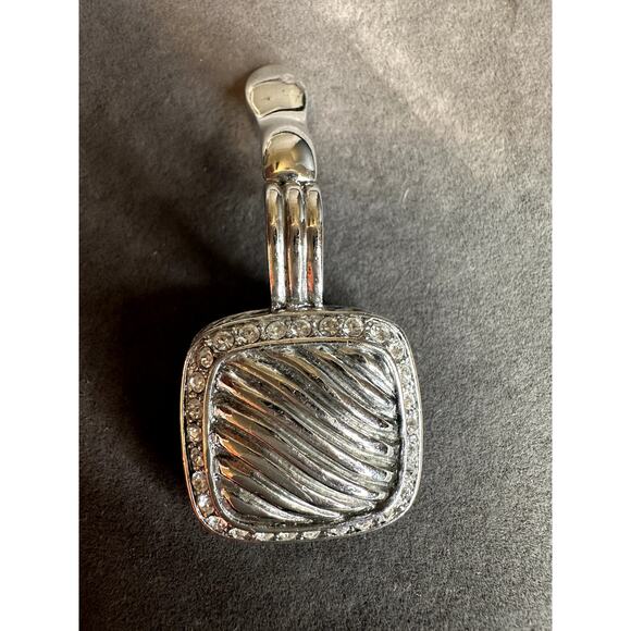 Silver tone rhinestone magnetic cable style pendant - Picture 6 of 10